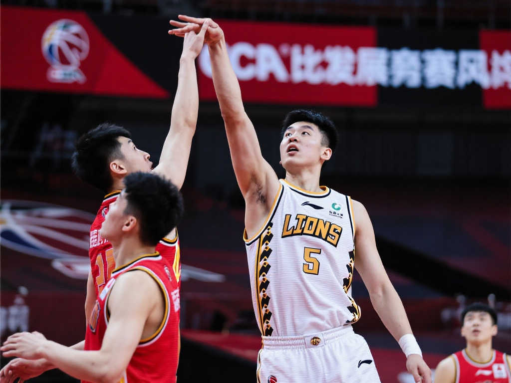 CBA常规赛火热进行中,新晋球星表现亮眼